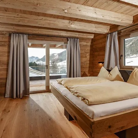 Ski-in Ski-out سخلادميخ
