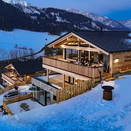 شاليه Ski-in Ski-out *